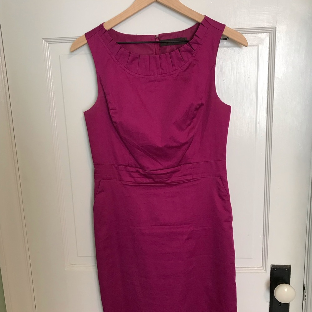 Limited sleeveless dress
